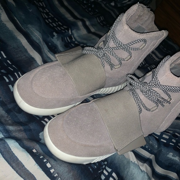 Yeezy Boost 750 Grey - Picture 2 of 3